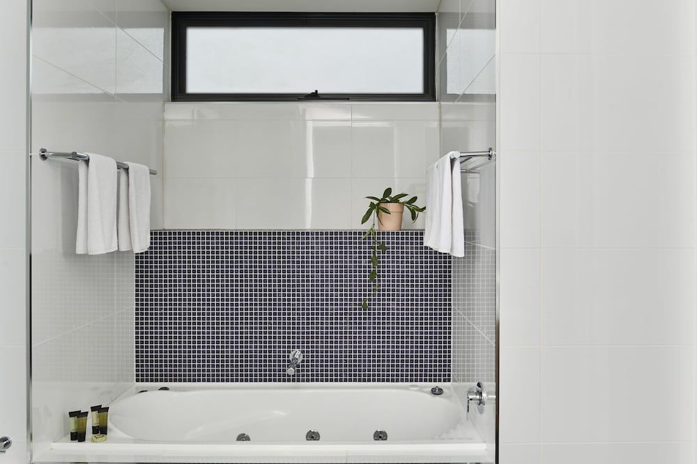 Oaks Vue Suites Geelong Deluxe Apartment, 2 Bedrooms, Bay View 17