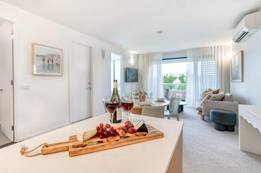 Oaks Vue Suites Geelong Deluxe Apartment, 2 Bedrooms, Bay View 22