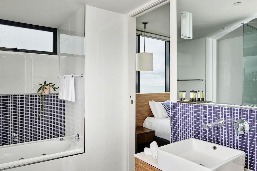Oaks Vue Suites Geelong Deluxe Apartment, 2 Bedrooms, Bay View 12