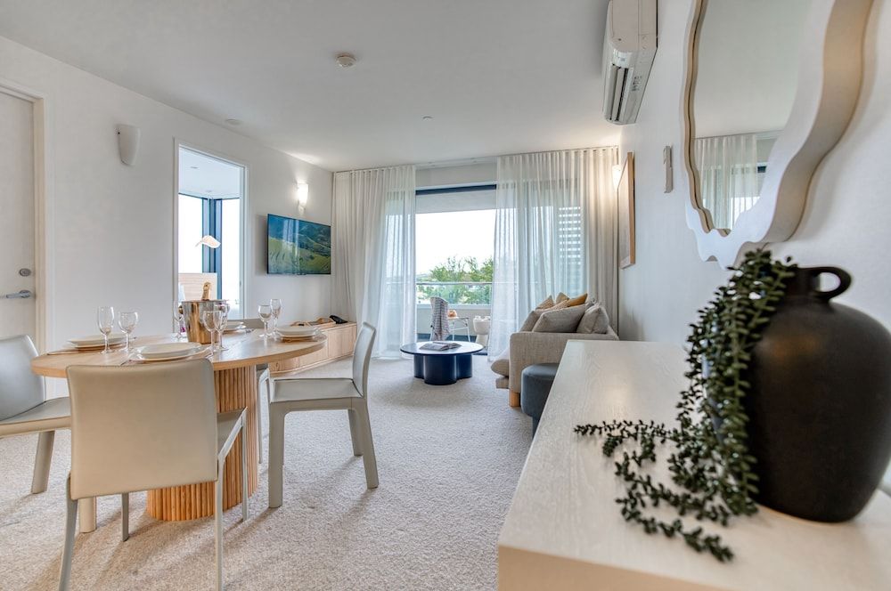 Oaks Vue Suites Geelong Deluxe Apartment, 2 Bedrooms, Bay View 20