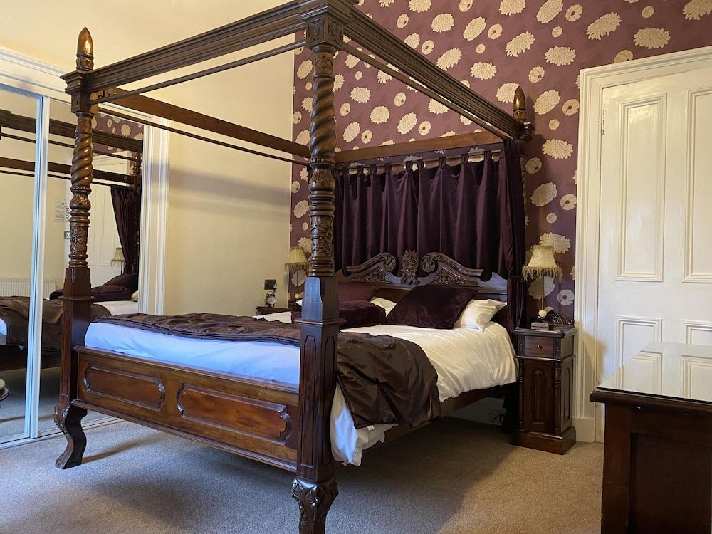 Glenalmond Guest House Deluxe Double Room, Ensuite, City View (Four Poster)