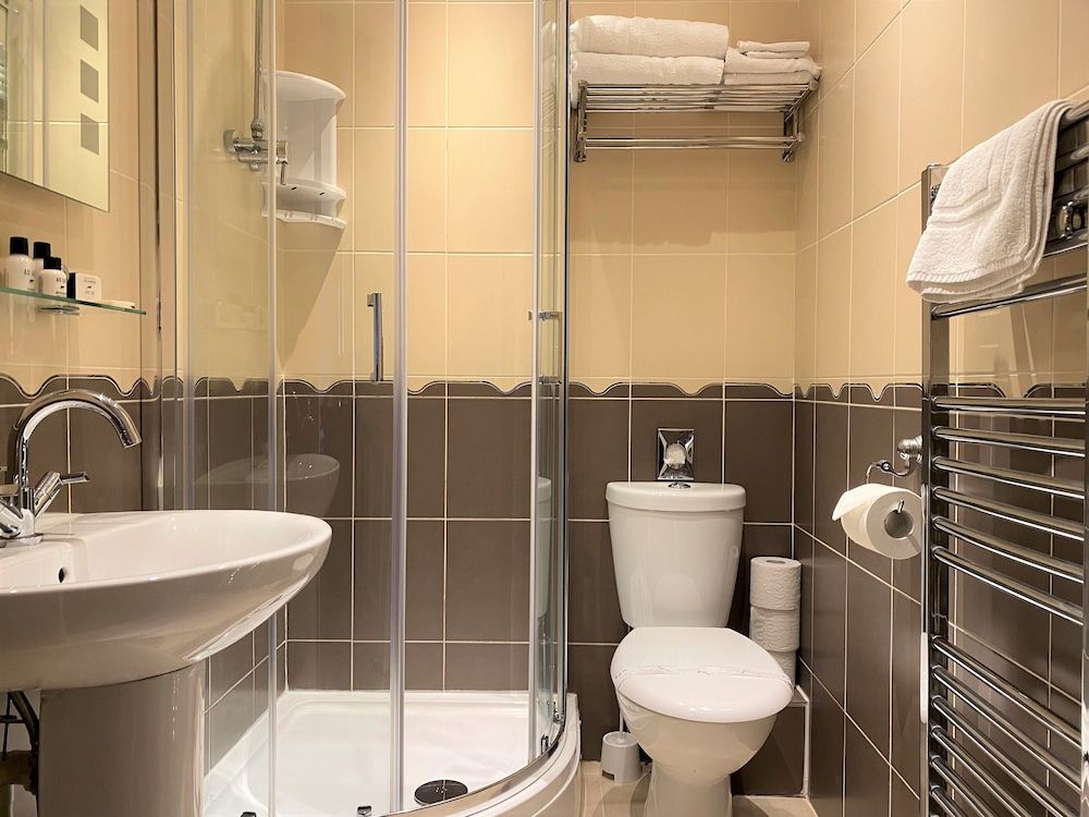 Glenalmond Guest House Deluxe Double Room, Ensuite, City View (Four Poster) 5