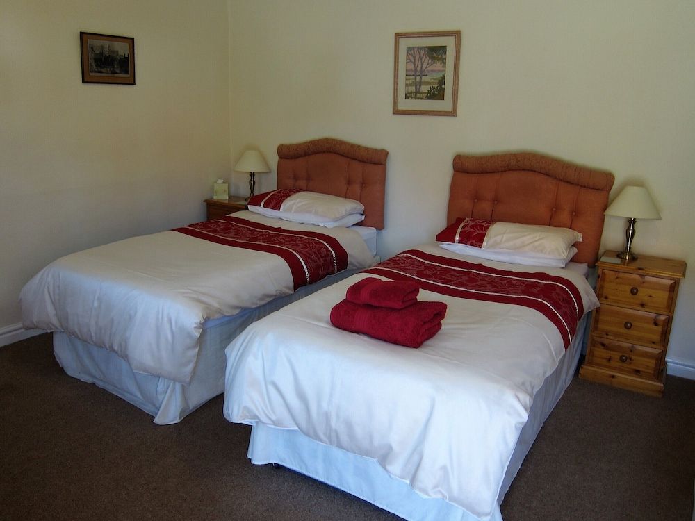 Black Swan Guest House Deluxe Twin Room, Ensuite (Ground Floor) 3