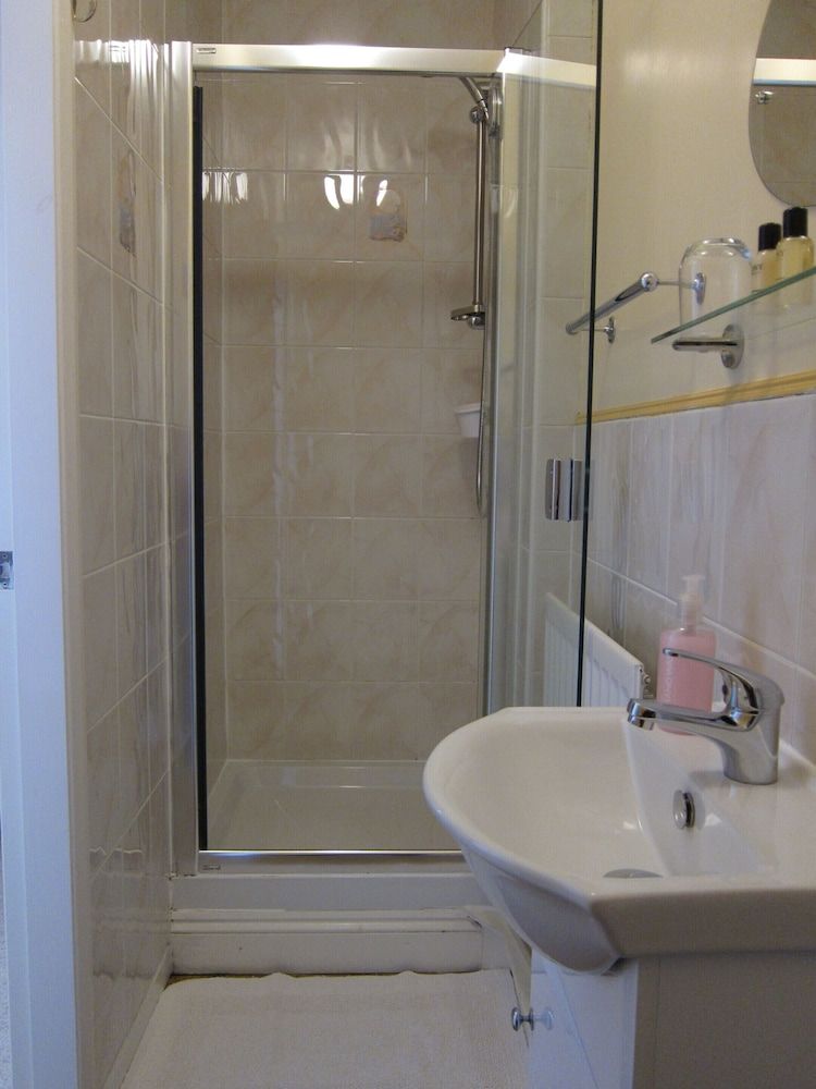 Black Swan Guest House Double Room, Ensuite 4