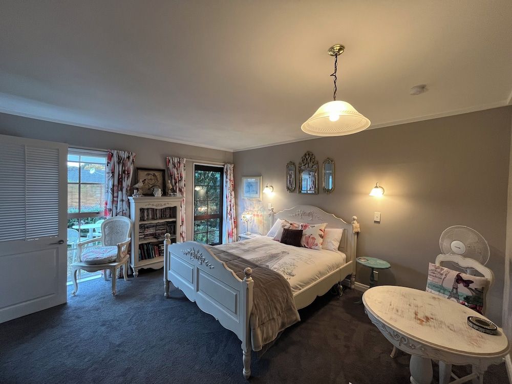 Bordeaux Room