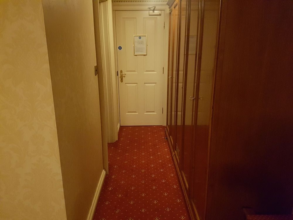 Tre-Ysgawen Hall Courtyard Double 4