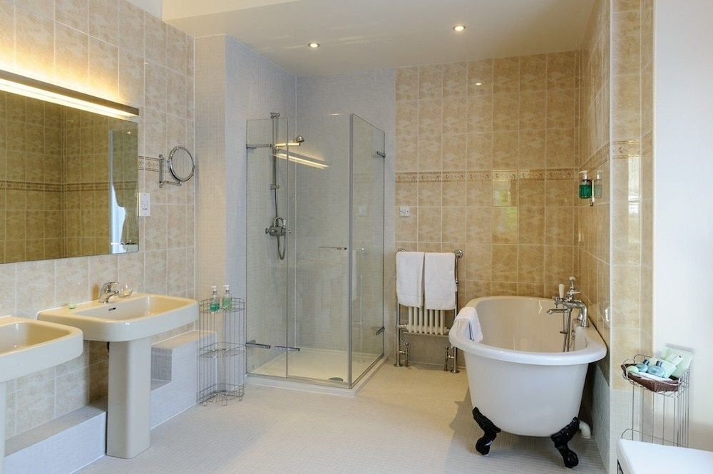 Tre-Ysgawen Hall Superior Double Room (Four Poster) 5