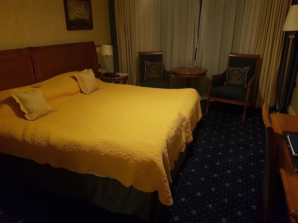 Tre-Ysgawen Hall Courtyard Double 2