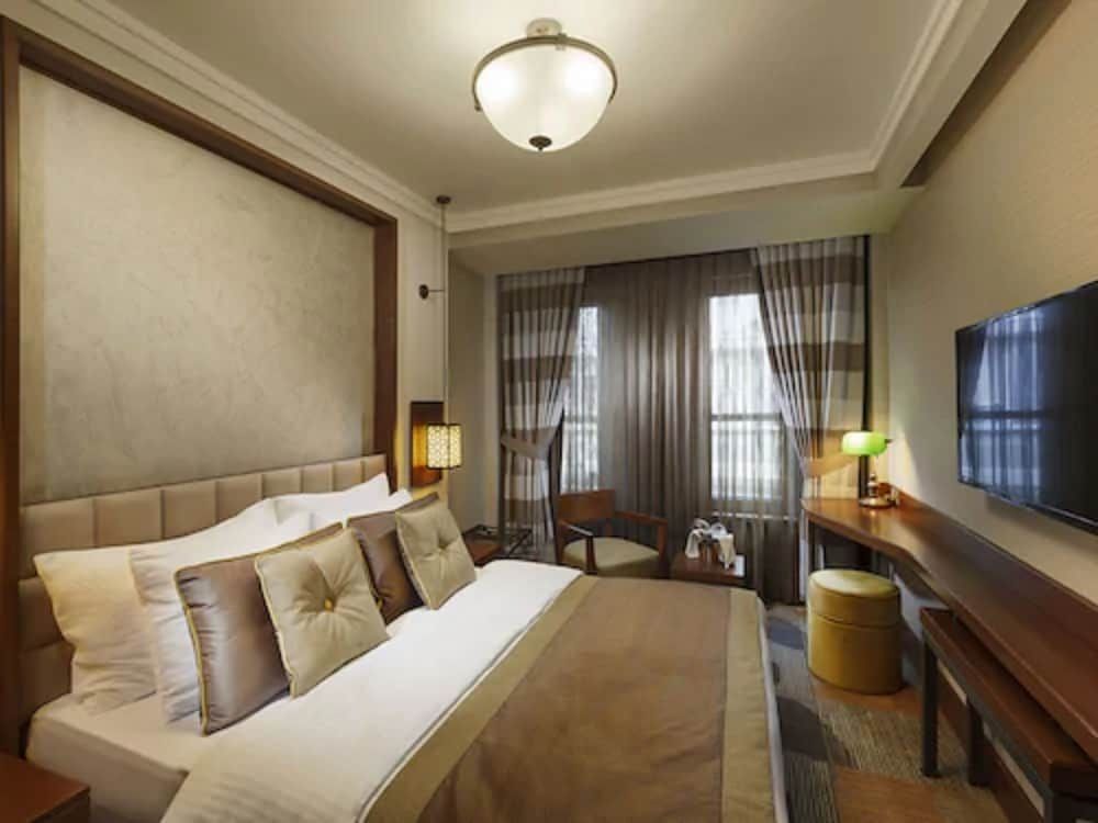 undefined Manesol Boutique Galata 3