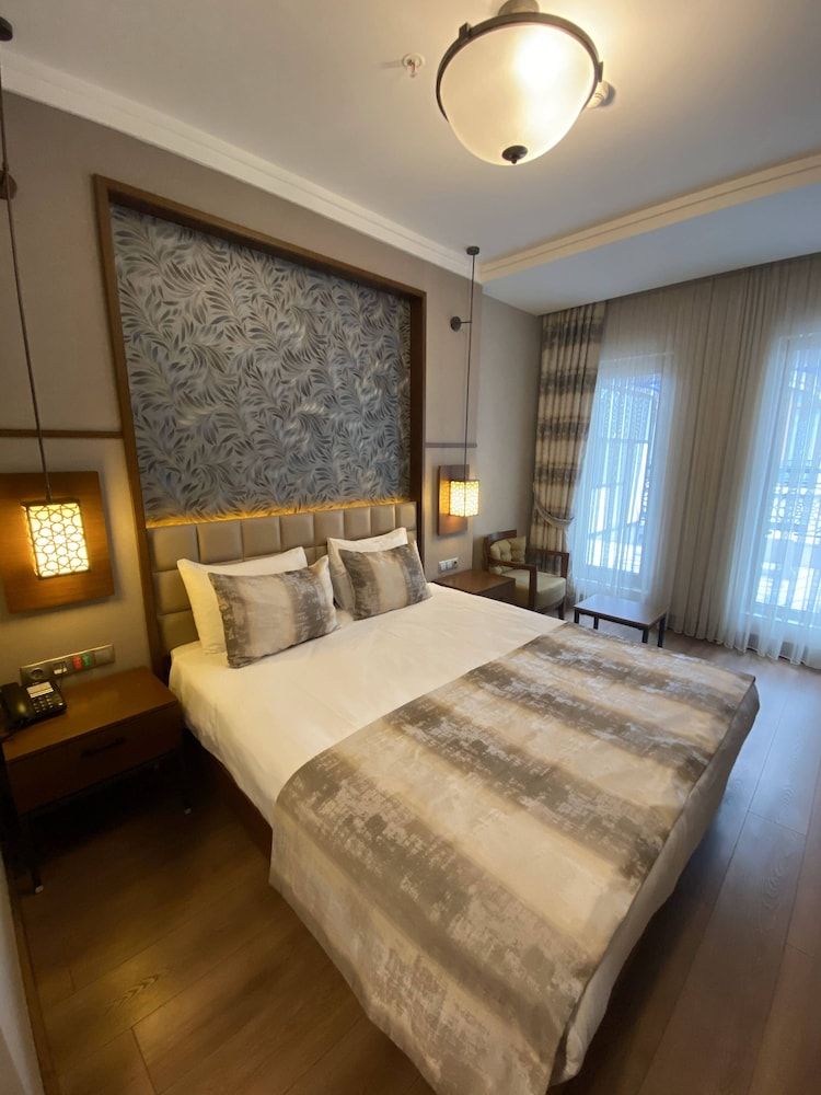 undefined Manesol Boutique Galata 2