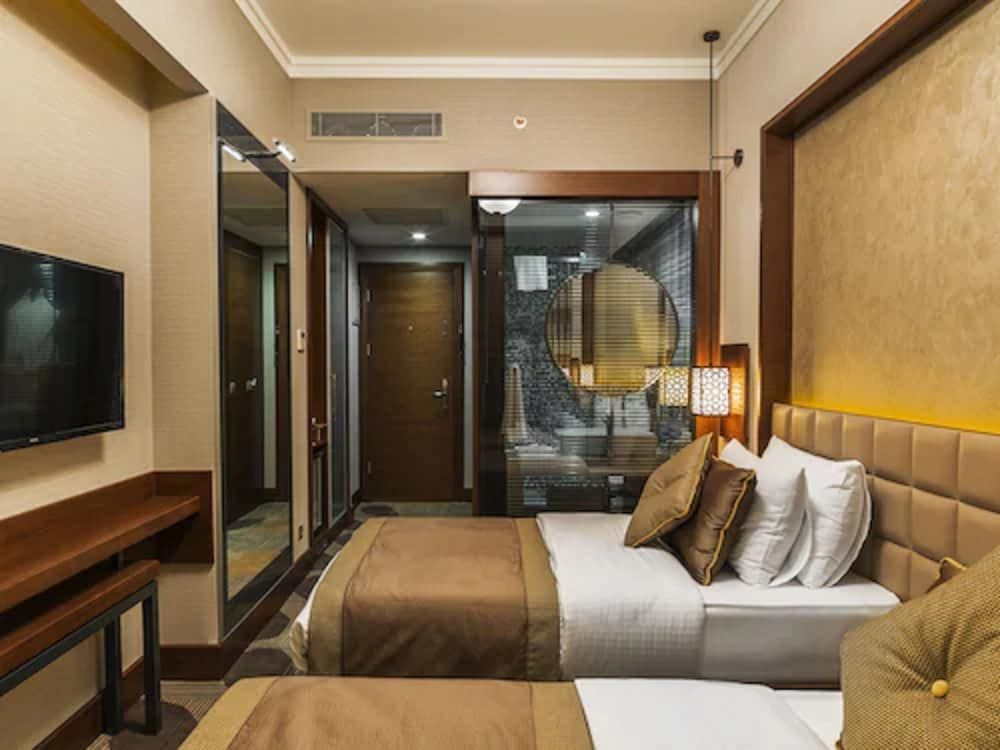 undefined Manesol Boutique Galata 4