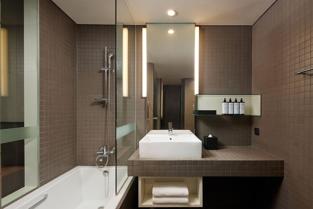 Shilla Stay Gangnam Yeoksam Standard Twin Room, Bathtub 4