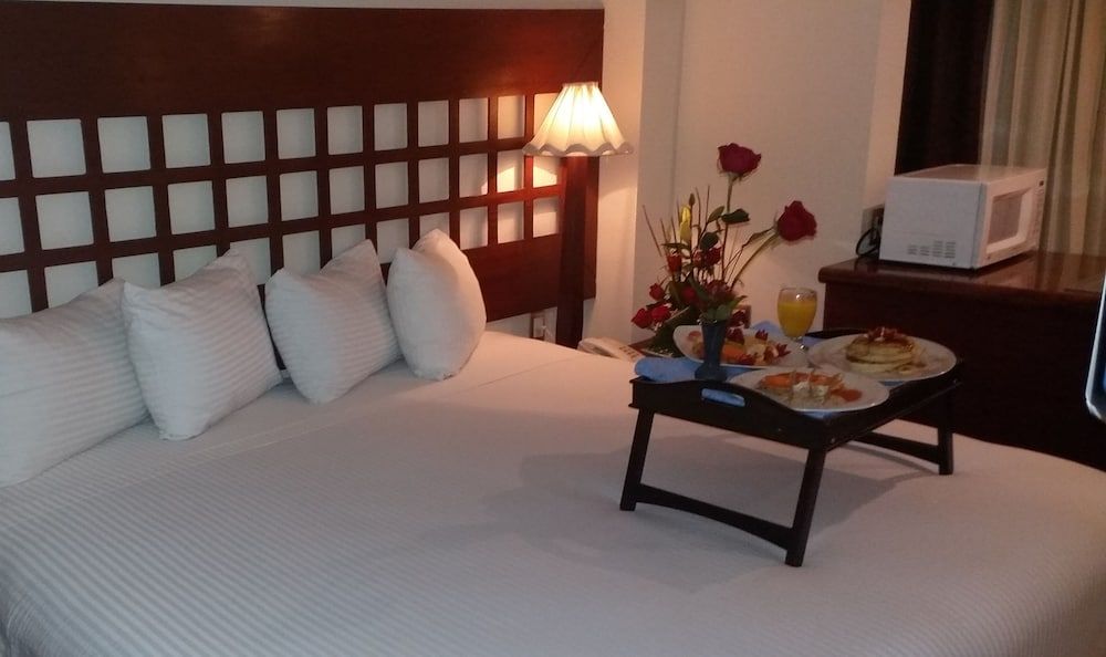 Best Western Toluca Suite, 1 King Bed 3