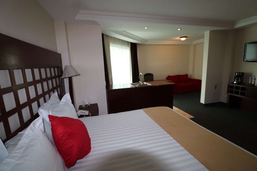 Best Western Toluca Standard Room, 1 King Bed, Non Smoking 2