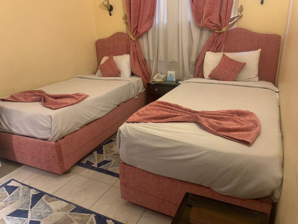 undefined Holidays Express Hotel 5