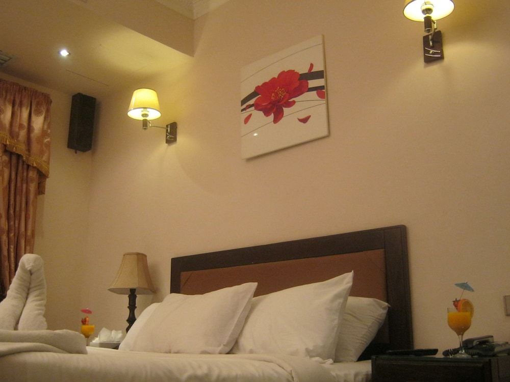 Holidays Express Hotel Classic King Room 2