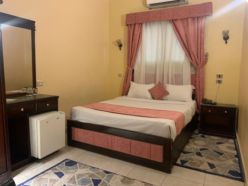 undefined Holidays Express Hotel 4