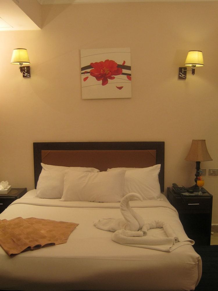 Holidays Express Hotel Classic King Room 3