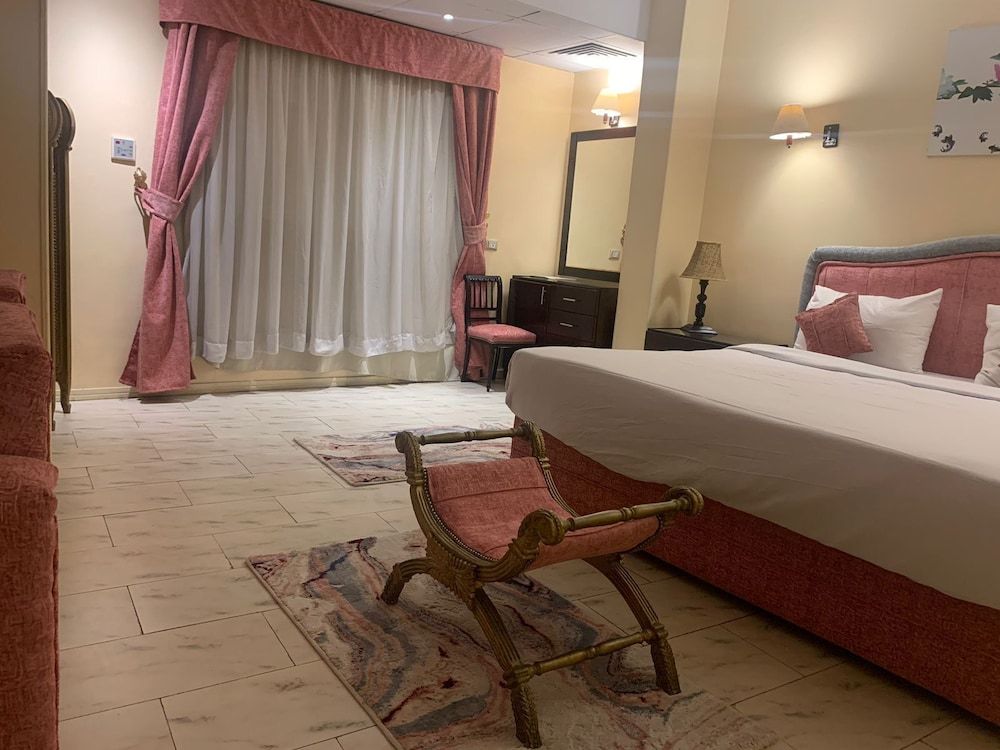 undefined Holidays Express Hotel 10