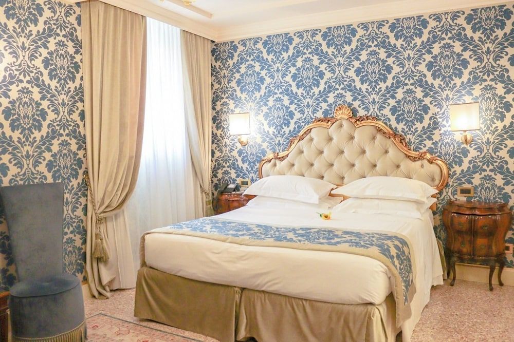 Hotel Ai Cavalieri di Venezia Classic Double or Twin Room 12