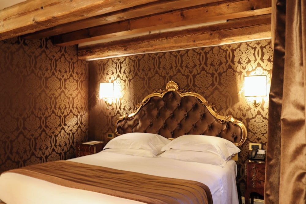 Hotel Ai Cavalieri di Venezia Classic Double or Twin Room 17