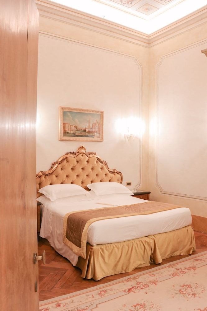 Hotel Ai Cavalieri di Venezia Classic Double or Twin Room 21