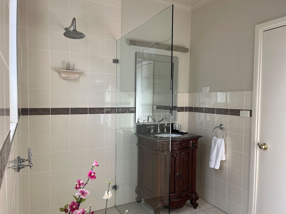 Victoria House Motor Inn Family Suite 4