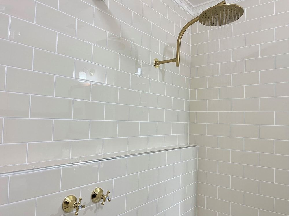 Victoria House Motor Inn Deluxe Suite 4