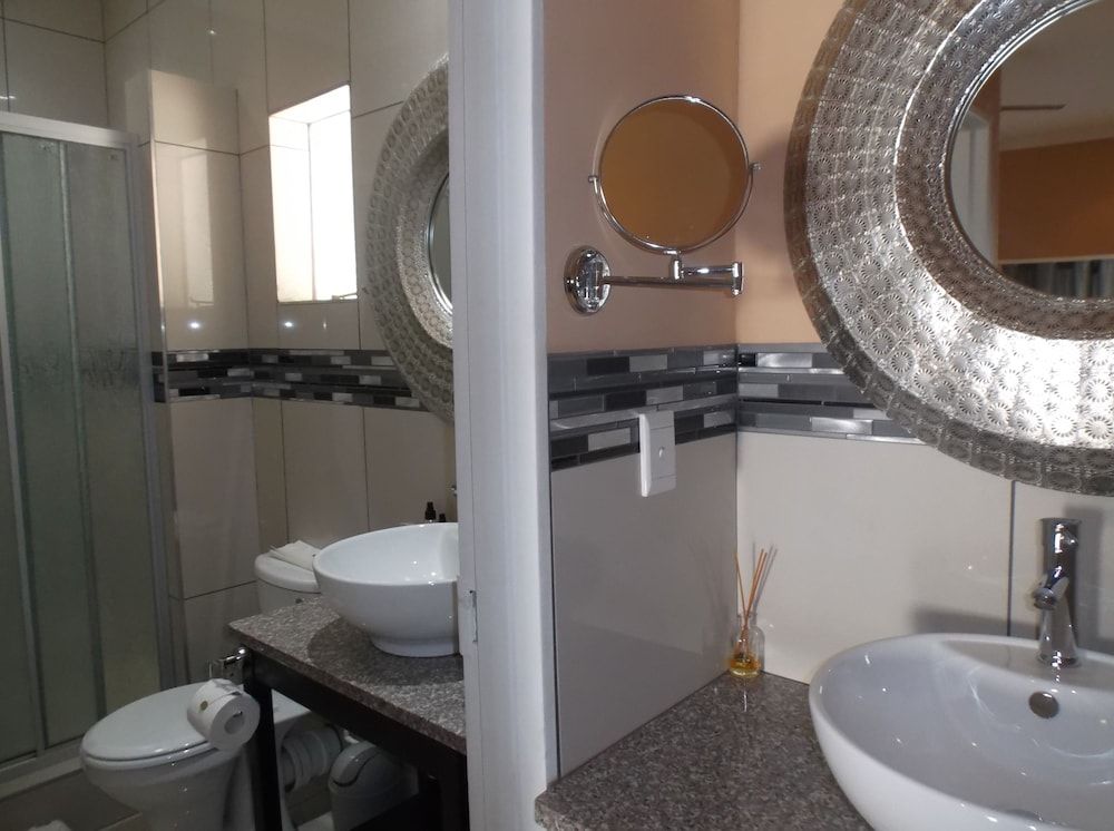 Old Mill Lodge, Working Ostrich Farm & Restaurant, Oudtshoorn River & Mountain View Room 4