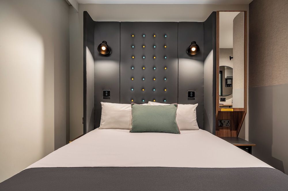 Double Room, No Windows