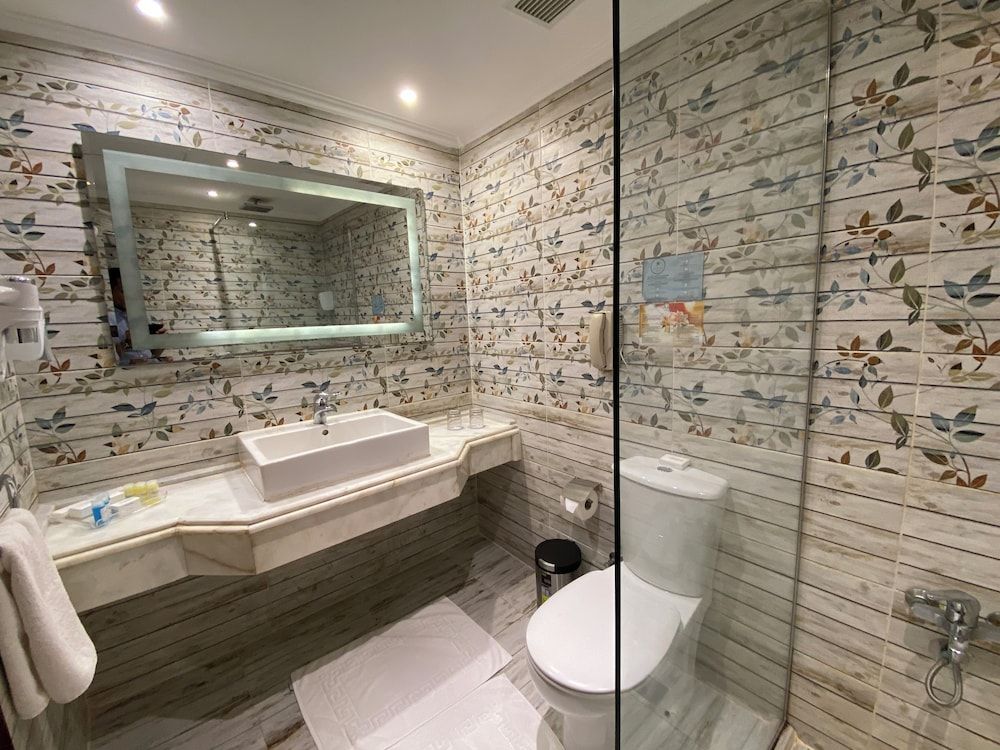 Amwaj Oyoun Resort & Casino Superior Room with Garden View 6