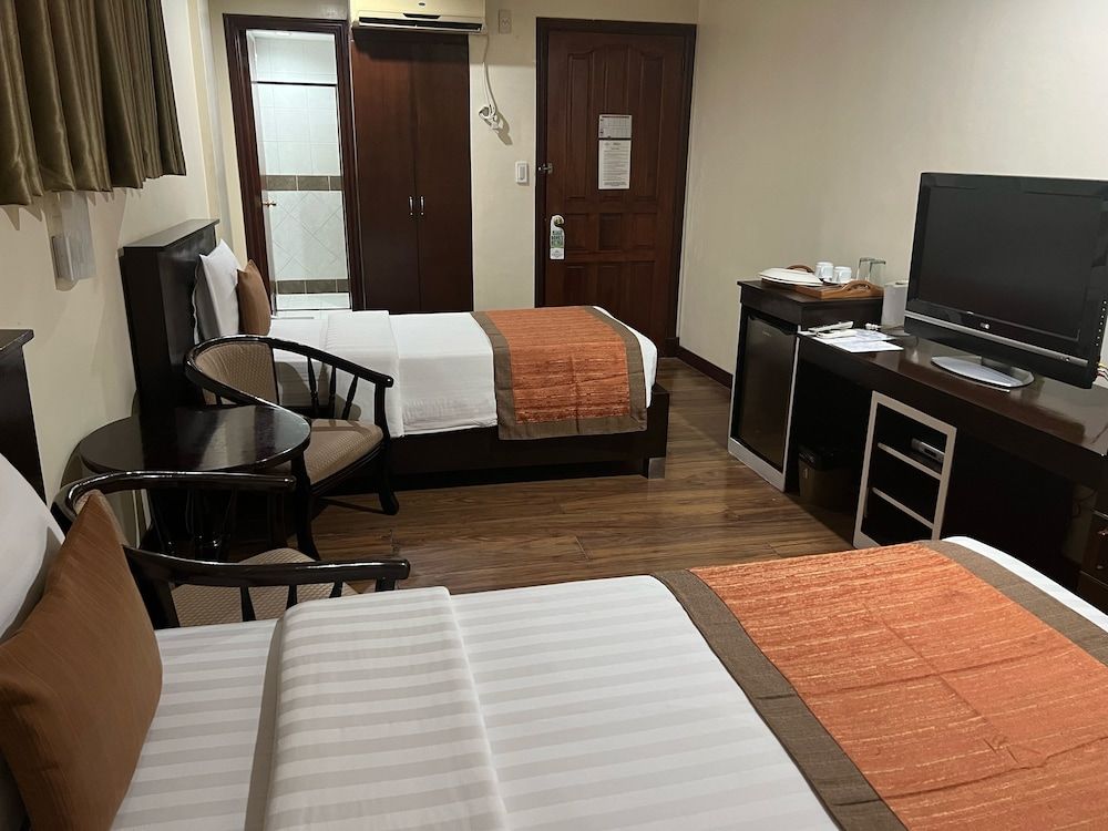 Subic Residencias Deluxe Twin Room 2