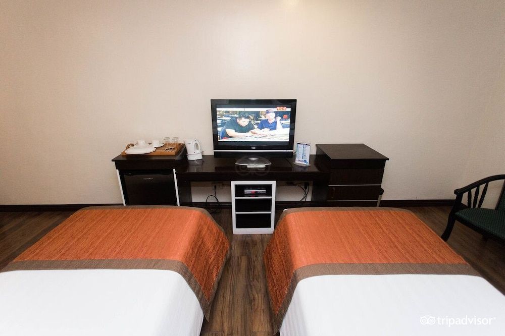 Subic Residencias Deluxe Twin Room 3