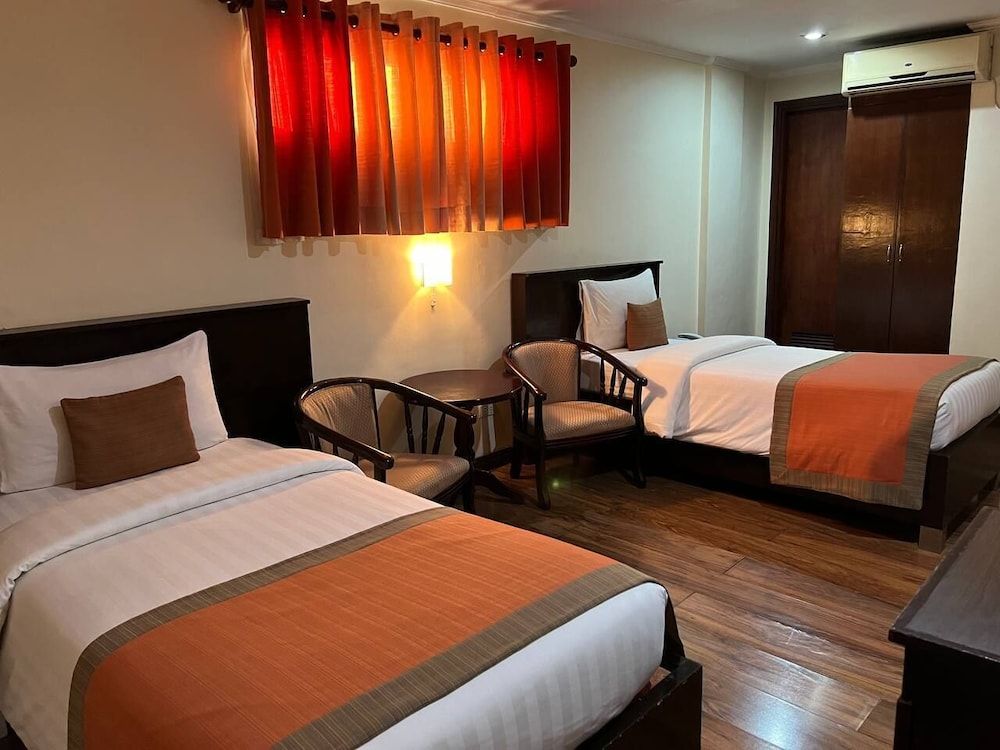 Subic Residencias Deluxe Twin Room 4