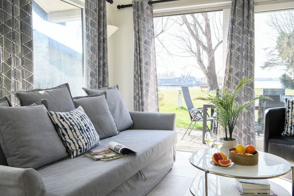 Island Bungalow 2 bedrooms Lake Side