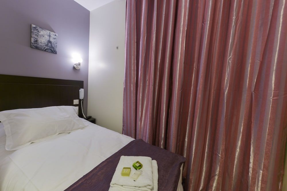 undefined Hotel du Quai de Seine 3