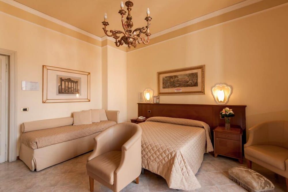 Double Room, 1 Queen Bed