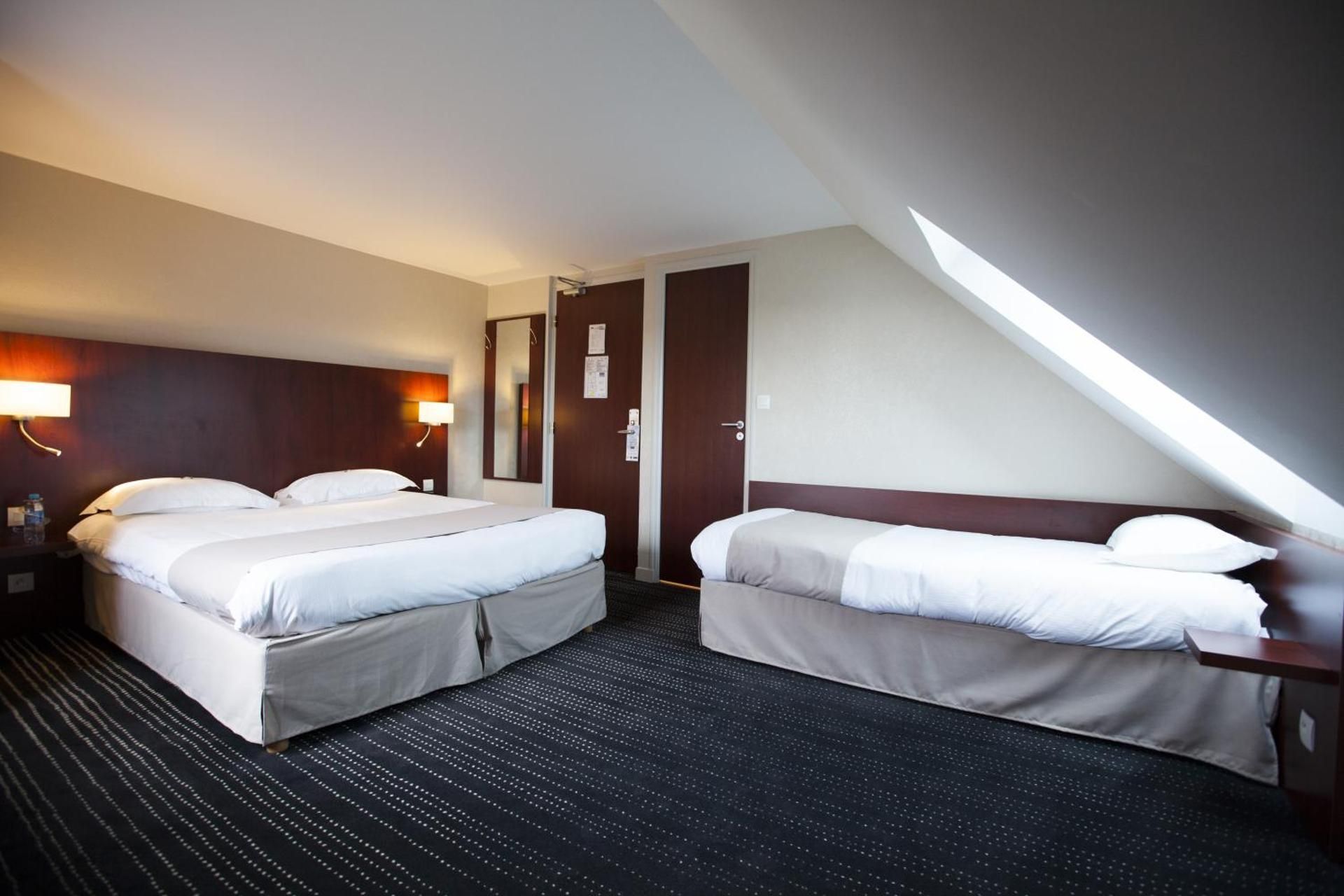 Standard Room - 1 Double Bed 1 Single Bed