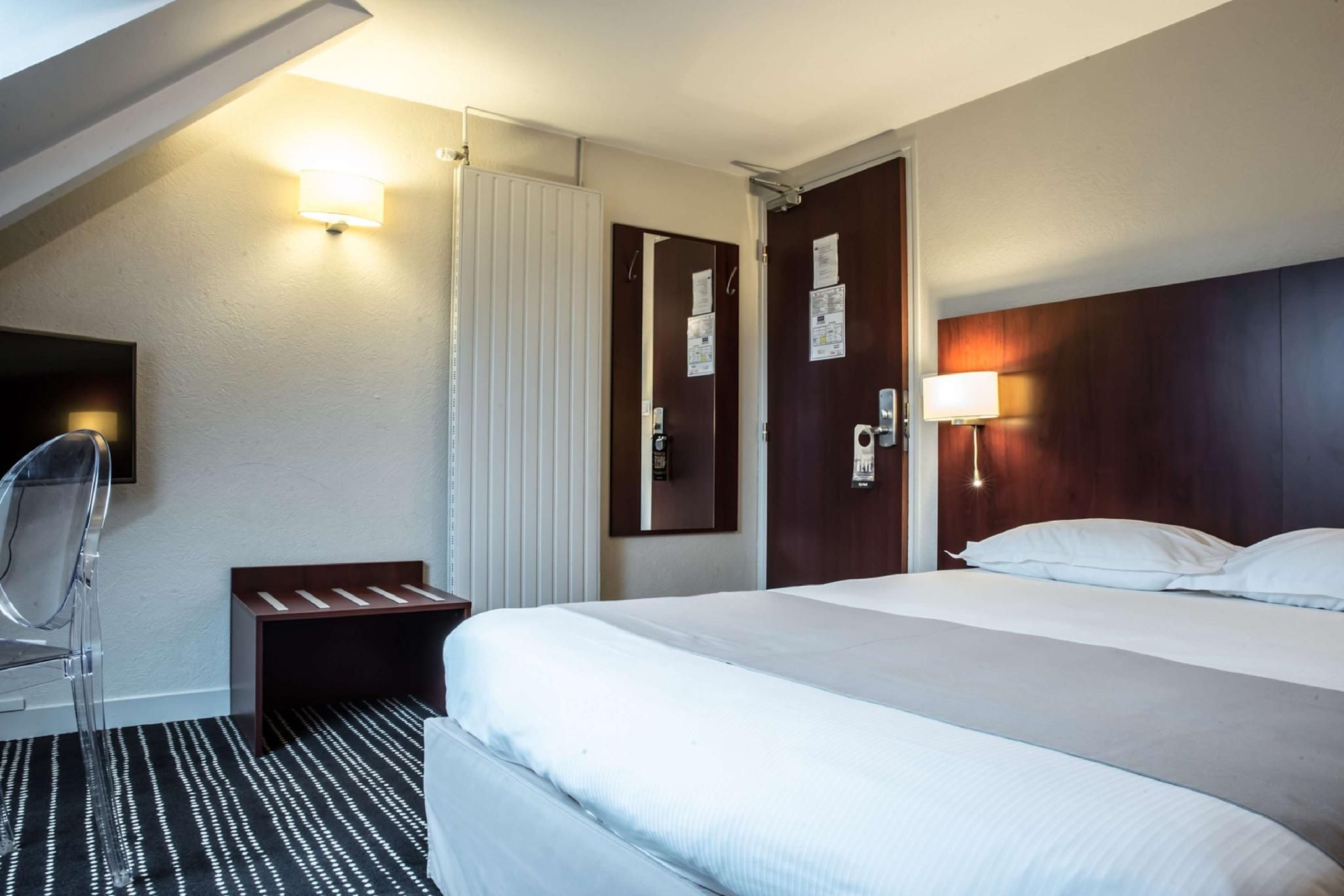 Standard Room - 1 Double Bed 1 Single Bed