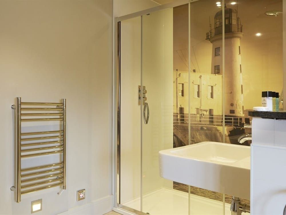 Mayfield Hotel Superior Double or Twin Room, Ensuite (with Bath) 3