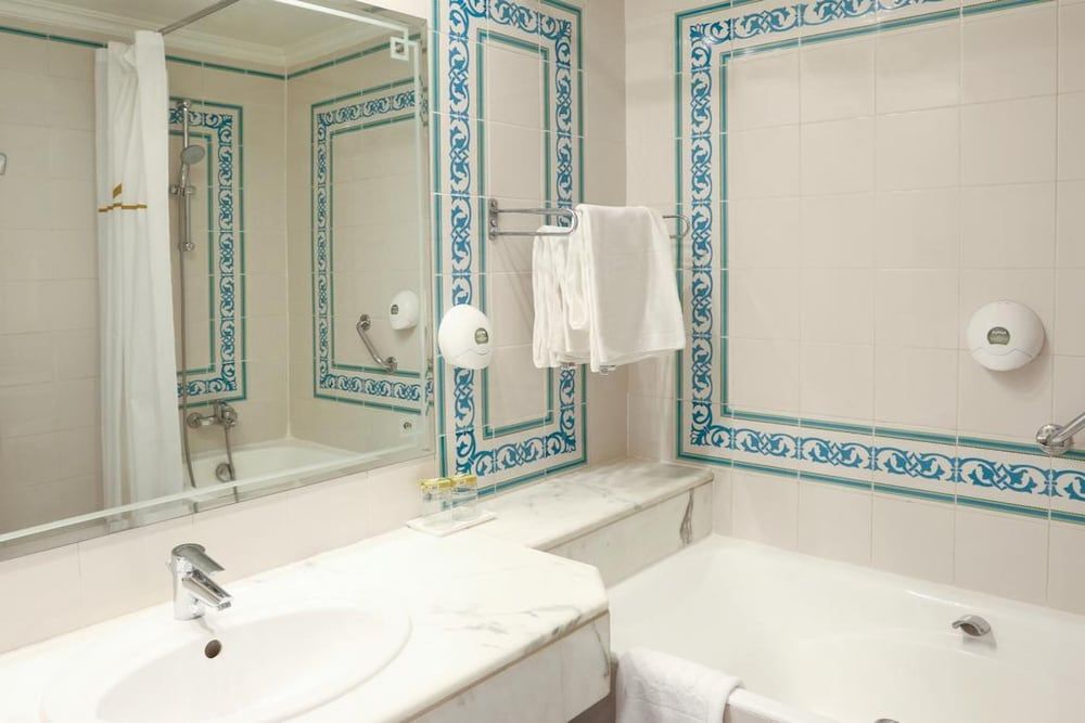 Royal Garden Palace (Families and Couples) Triple Room, Sea View 5