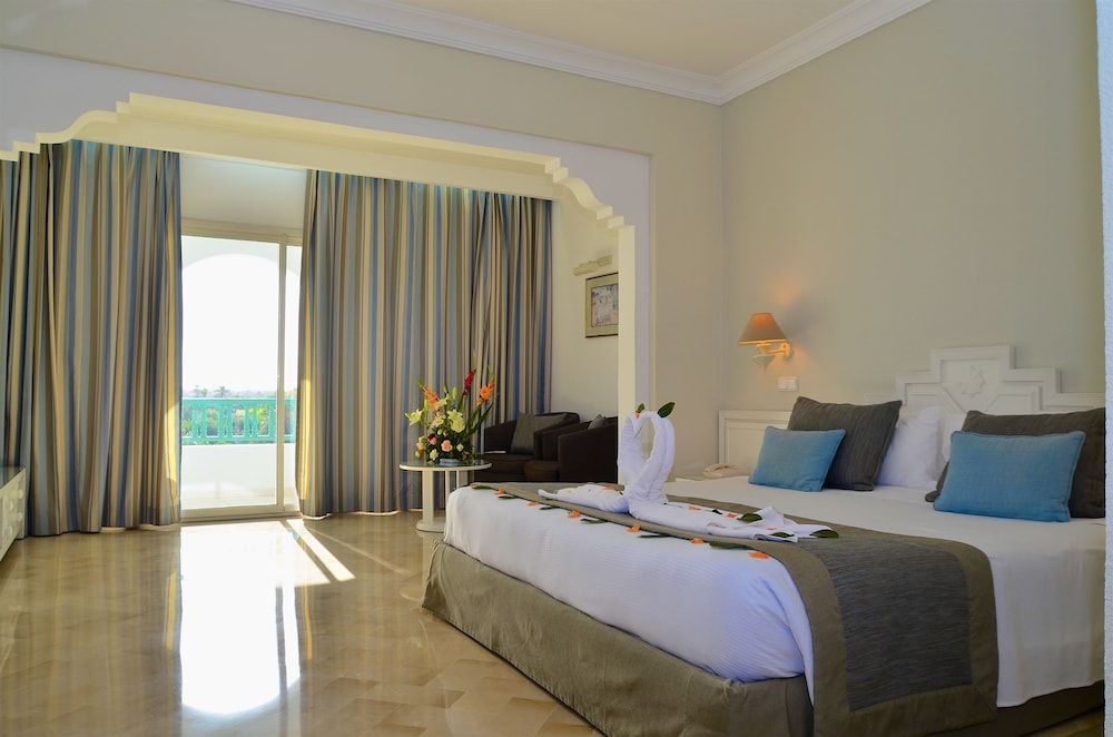 Royal Garden Palace (Families and Couples) Triple Room, Sea View 4