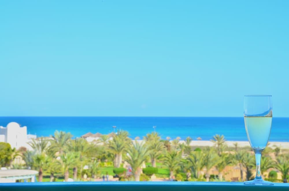 Royal Garden Palace (Families and Couples) Single Room, Sea View 7