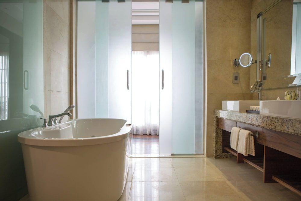 Renaissance Cairo Mirage City Hotel Presidential Suite, 1 King Bed, Non Smoking, Pool View 2