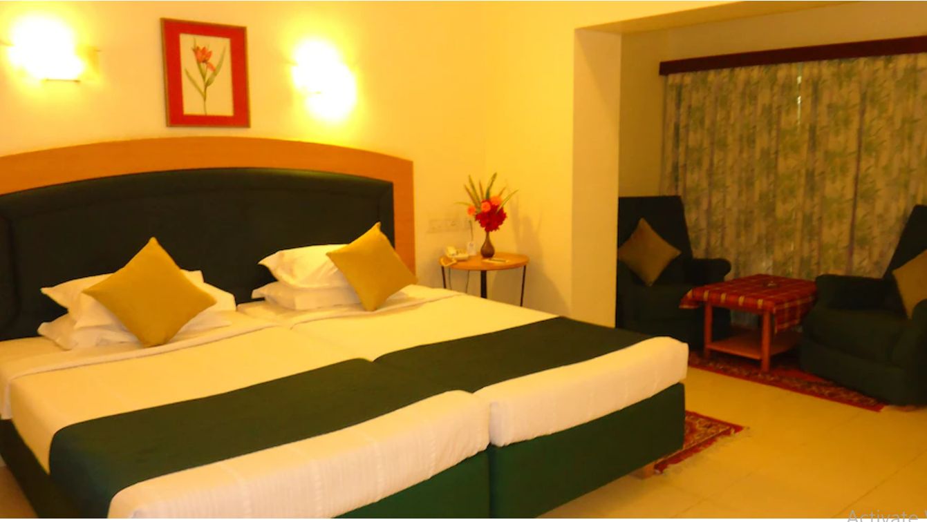 Deluxe Room (with Private Balcony/Patio)