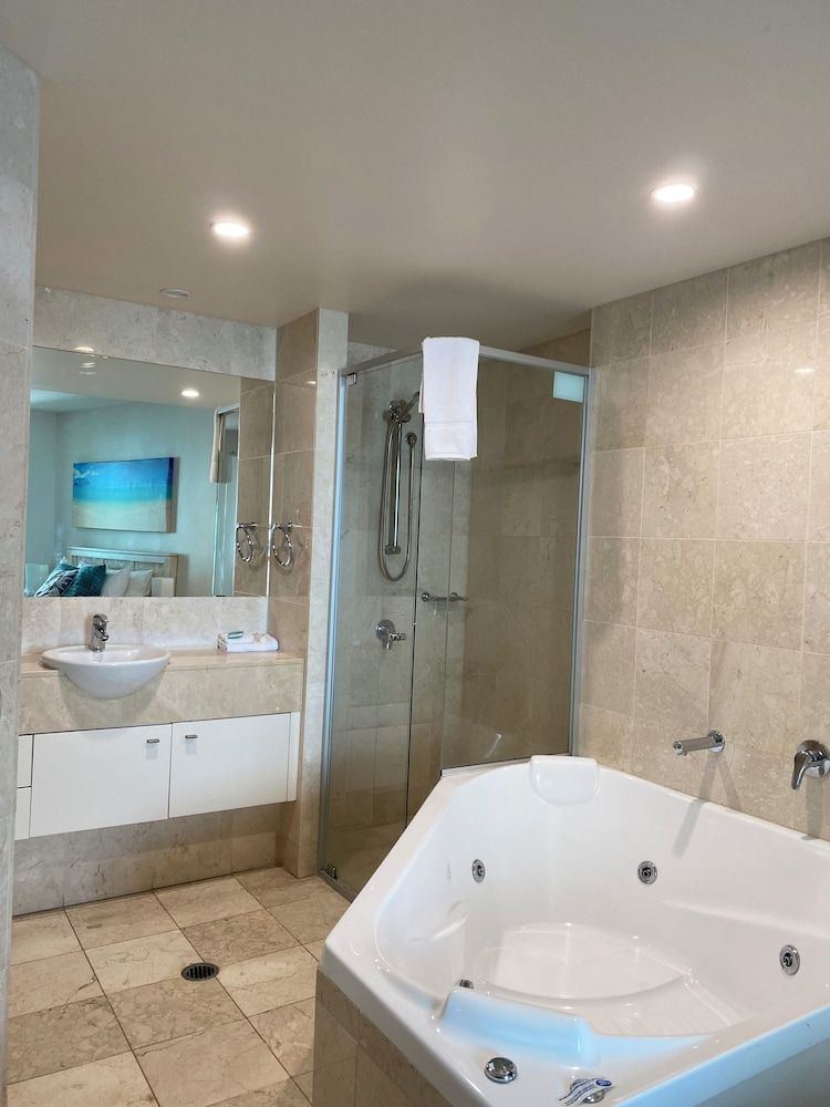 Cilento Mooloolaba Superior Apartment, 3 Bedrooms, Ocean View 6