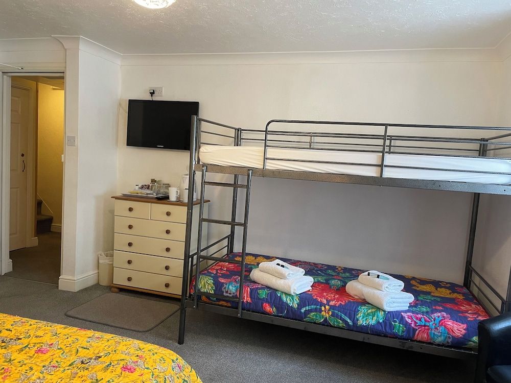 Babbacombe Palms Family Room (Room 2)