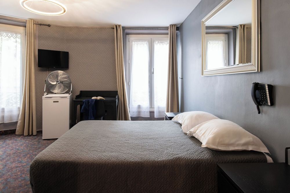 undefined Grand Hotel de Paris 9
