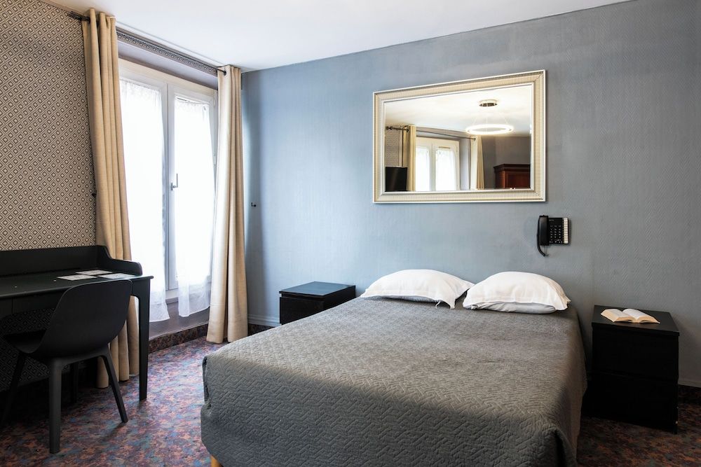 undefined Grand Hotel de Paris 10