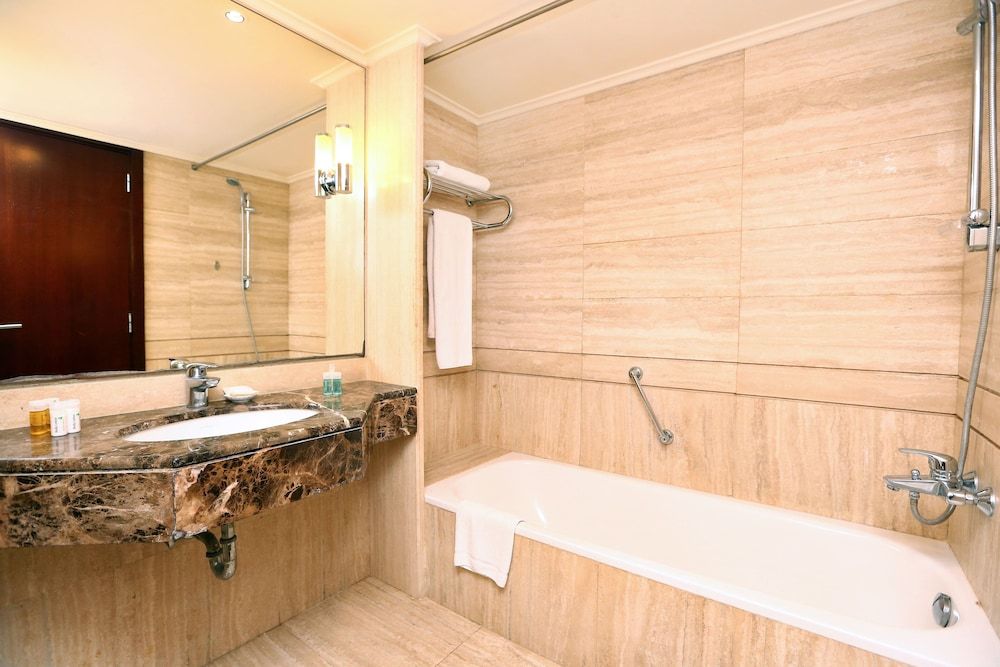 Ramada Plaza by Wyndham Beirut Raouche Classic Room, 1 Twin Bed 8